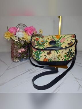 RARE Vintage Gucci Flora Canvas Crossbody Bag | Perfect Summer Bag ✨️🩷🦋